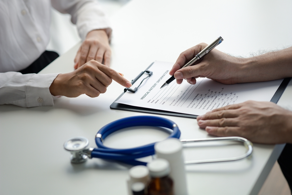 Doctors,Are,Giving,Advice,On,Treatment,To,Patients,In,Hospital